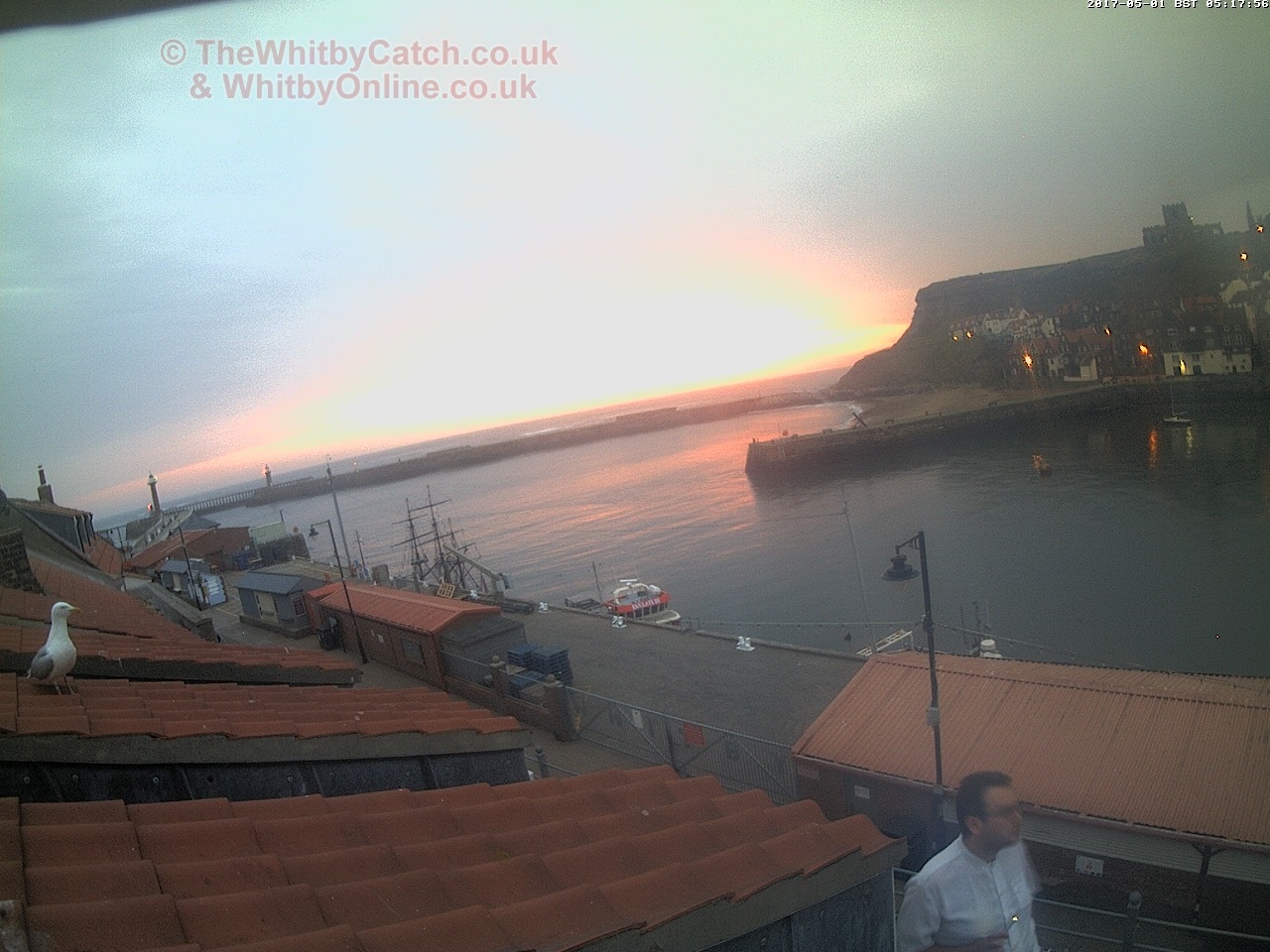 Whitby Mon 1st May 2017 05:18.