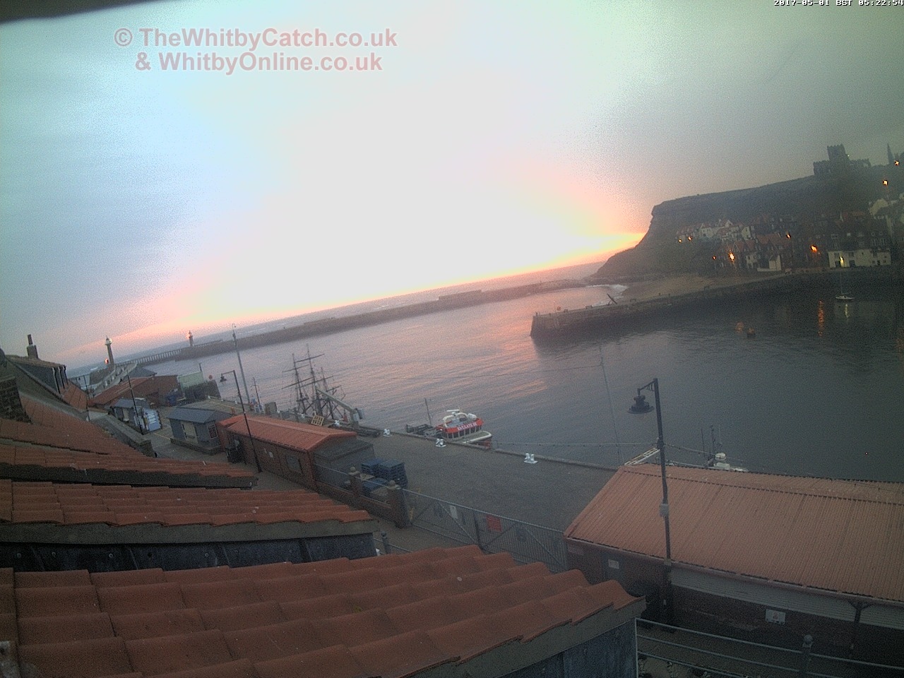 Whitby Mon 1st May 2017 05:23.