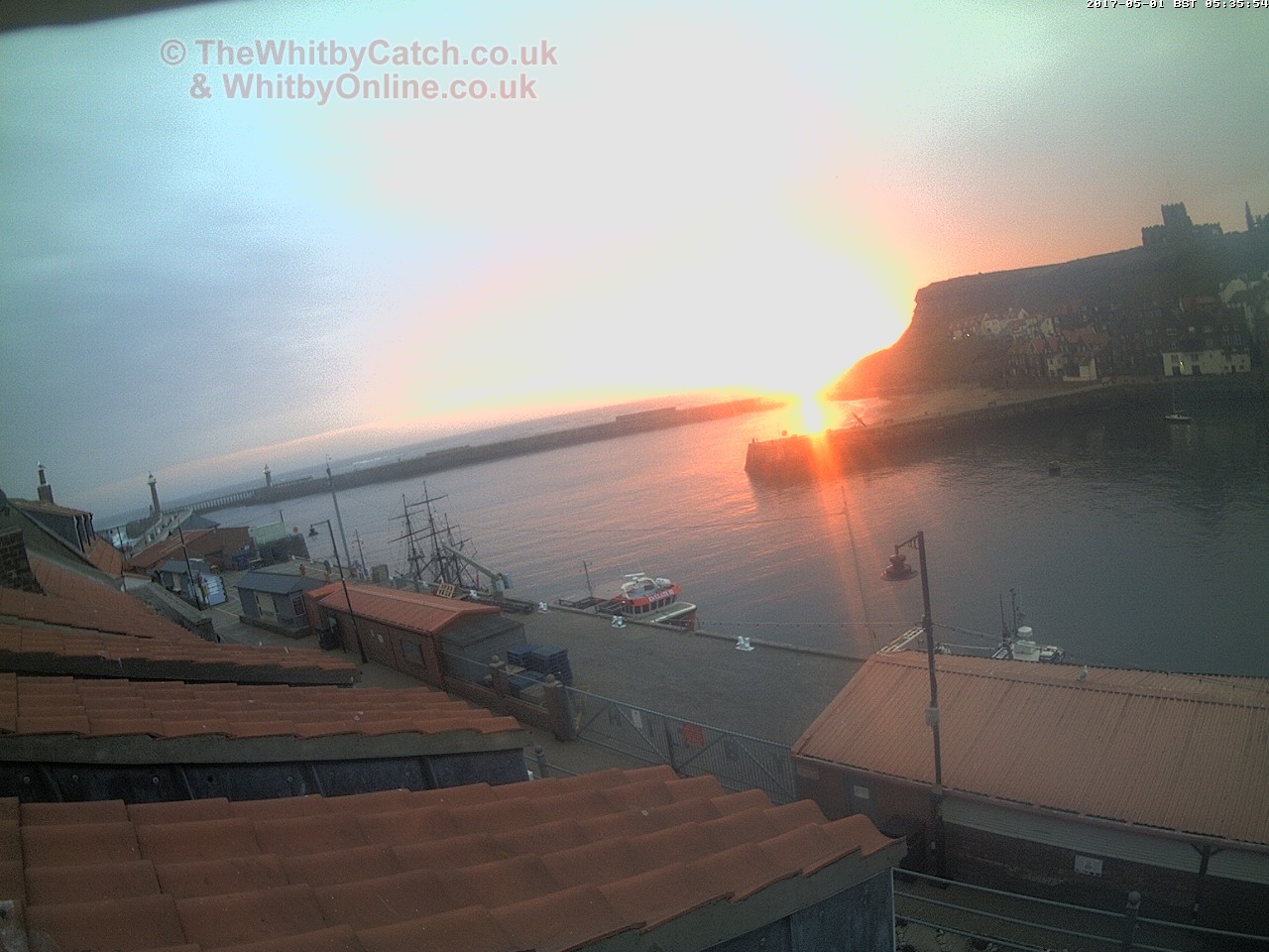 Whitby Mon 1st May 2017 05:36.