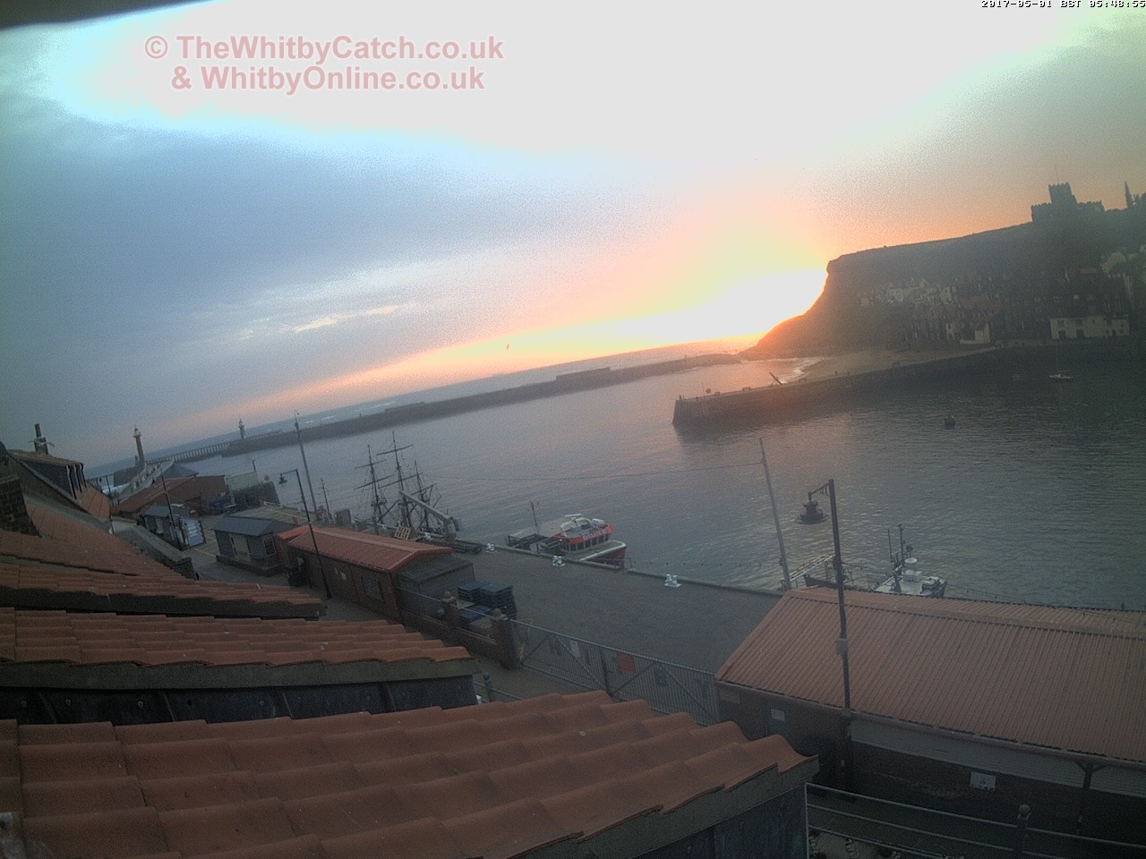Whitby Mon 1st May 2017 05:49.