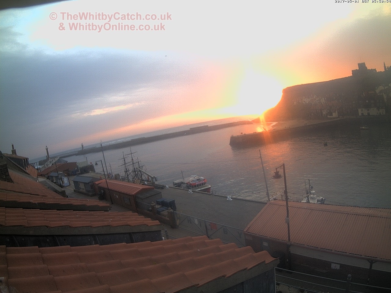 Whitby Mon 1st May 2017 05:51.